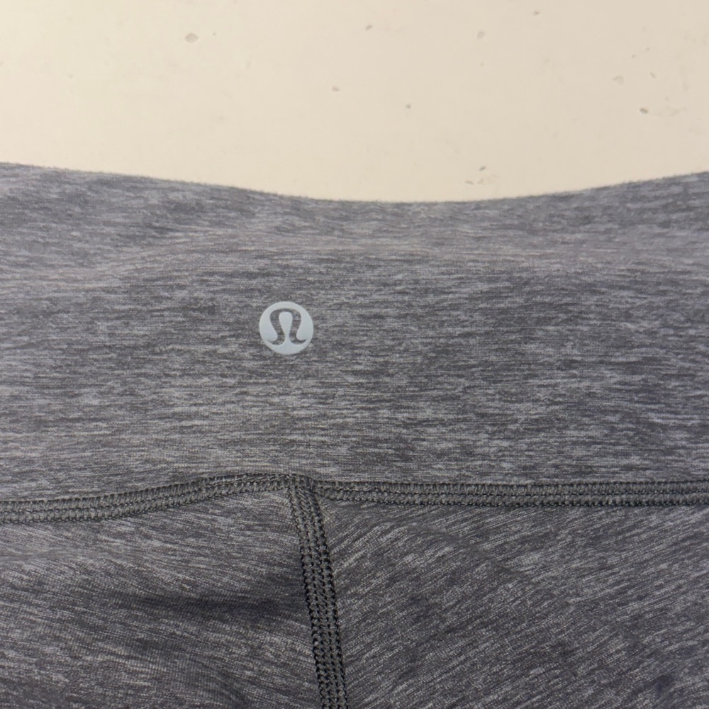 Lululemon grey leggings size 4 - Picture 3 of 4